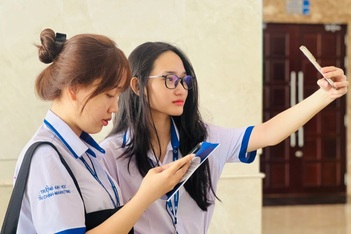 Thứ trưởng Bộ GD&ĐT giao 4 nhiệm vụ cho Trường Đại học Tài chính Marketing