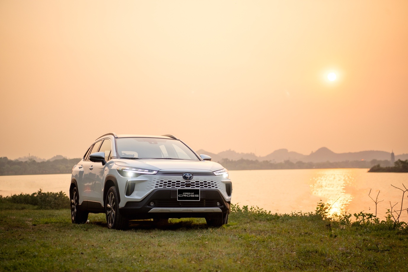 Toyota Corolla Cross ghi nhận doanh số vượt trội, giá bán và hậu mãi ngày càng hấp dẫn - 2 Toyota Corolla Cross ghi nhận doanh số vượt trội, giá bán và hậu mãi ngày càng hấp dẫn - 2