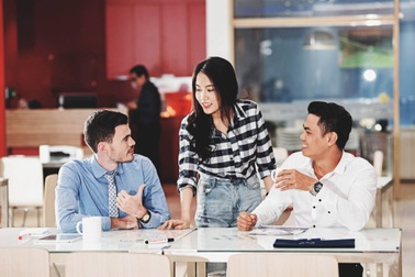 Có nên chỉ học tiếng Anh online trên máy tính?