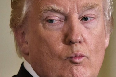 Hai phép thử chờ sẵn Trump