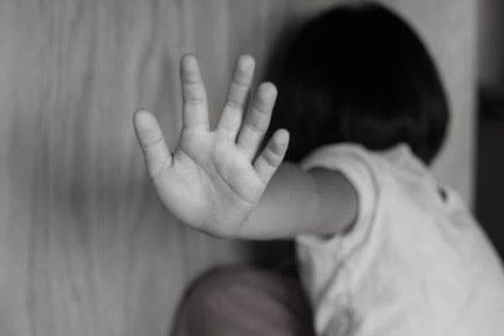 Yêu bé gái 12 tuổi, thiếu niên 15 tuổi có thể đối diện mức phạt nào? - 1 Yêu bé gái 12 tuổi, thiếu niên 15 tuổi có thể đối diện mức phạt nào? - 1