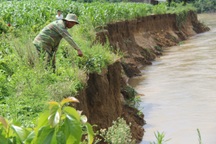 Cấp phép khai thác cát tràn lan, dòng sông “nổi giận”, tội người dân lắm!