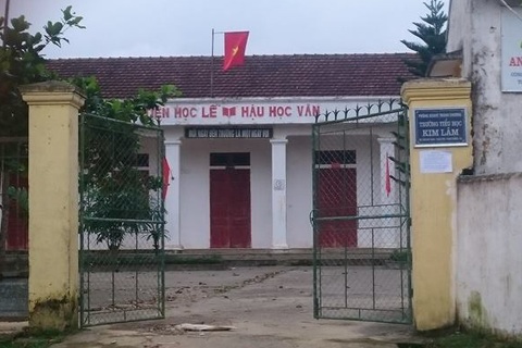 Đình chỉ công tác thầy giáo dùng thước đánh học sinh