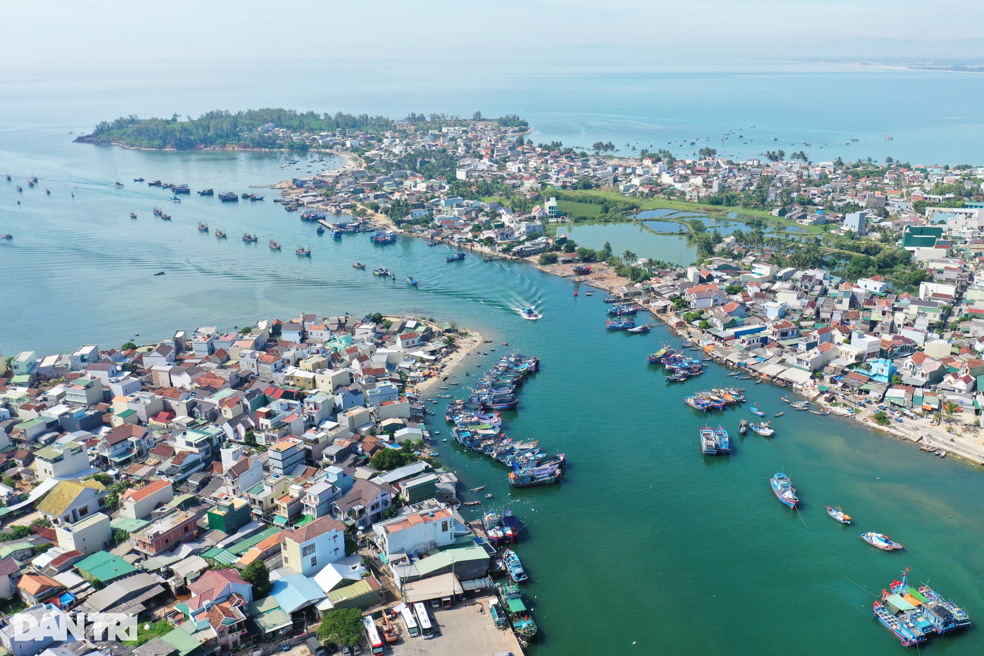 Khám phá miệng núi lửa cổ bên bờ biển Quảng Ngãi - 9 Khám phá miệng núi lửa cổ bên bờ biển Quảng Ngãi - 9