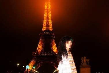 Đồng Lan khoe ảnh đón Giáng sinh tại Paris