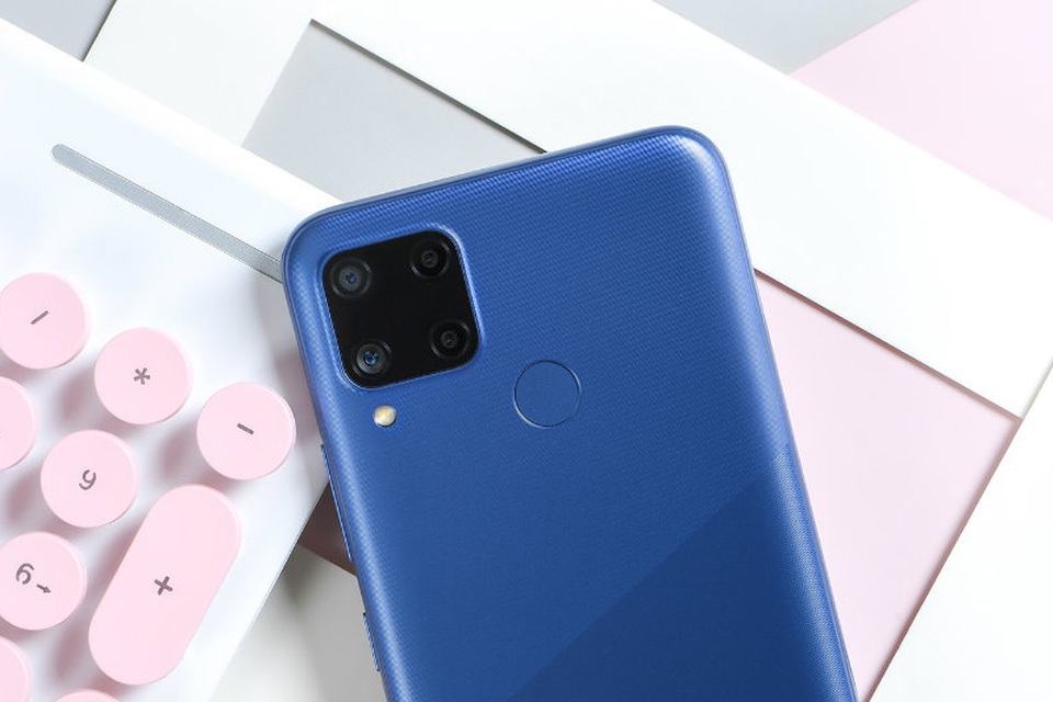 Loạt smartphone giá tiền đầu 3 với màn hình lớn, pin khỏe - 5 Loạt smartphone giá tiền đầu 3 với màn hình lớn, pin khỏe - 5