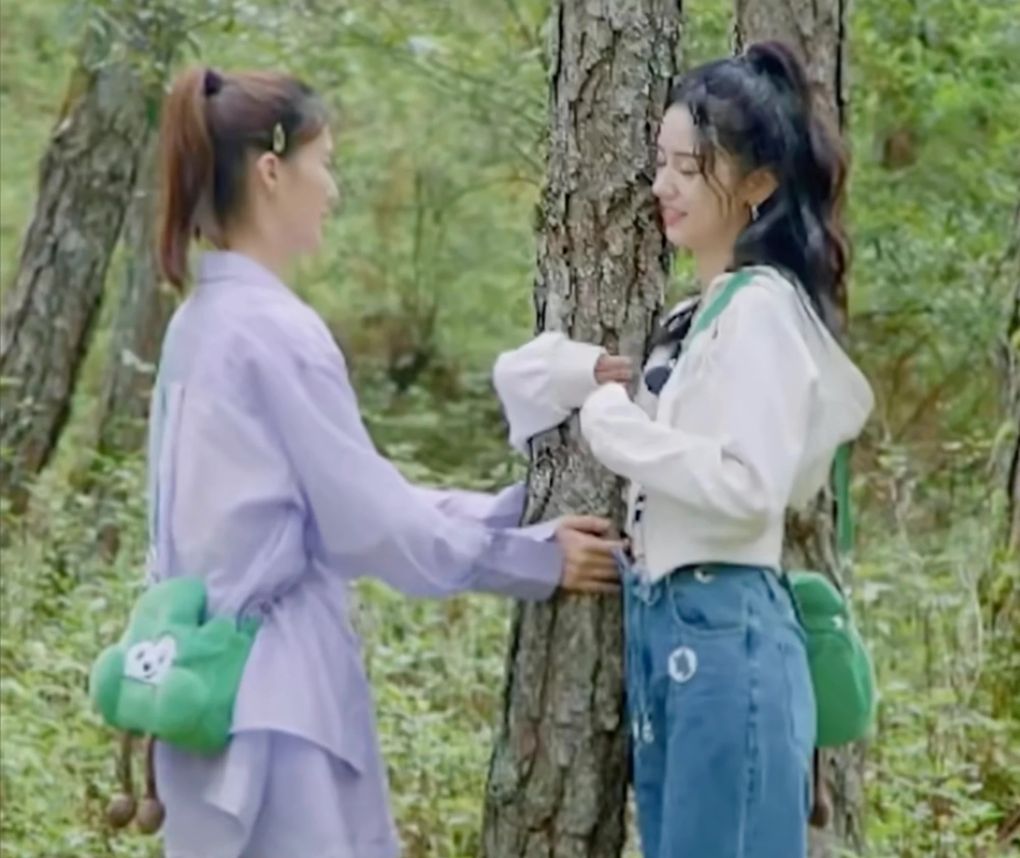 Ôm cây để giảm căng thẳng - trào lưu mới lạ của giới trẻ Trung Quốc - 3