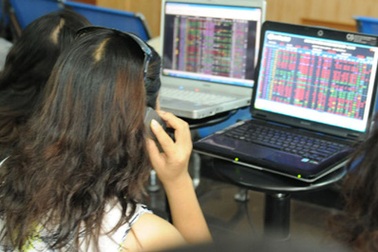 Chỉ HNX-Index lội ngược dòng thành công