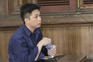 Bị nhắc chuyện đi vệ sinh, nam thanh niên ở TPHCM dùng búa đánh người