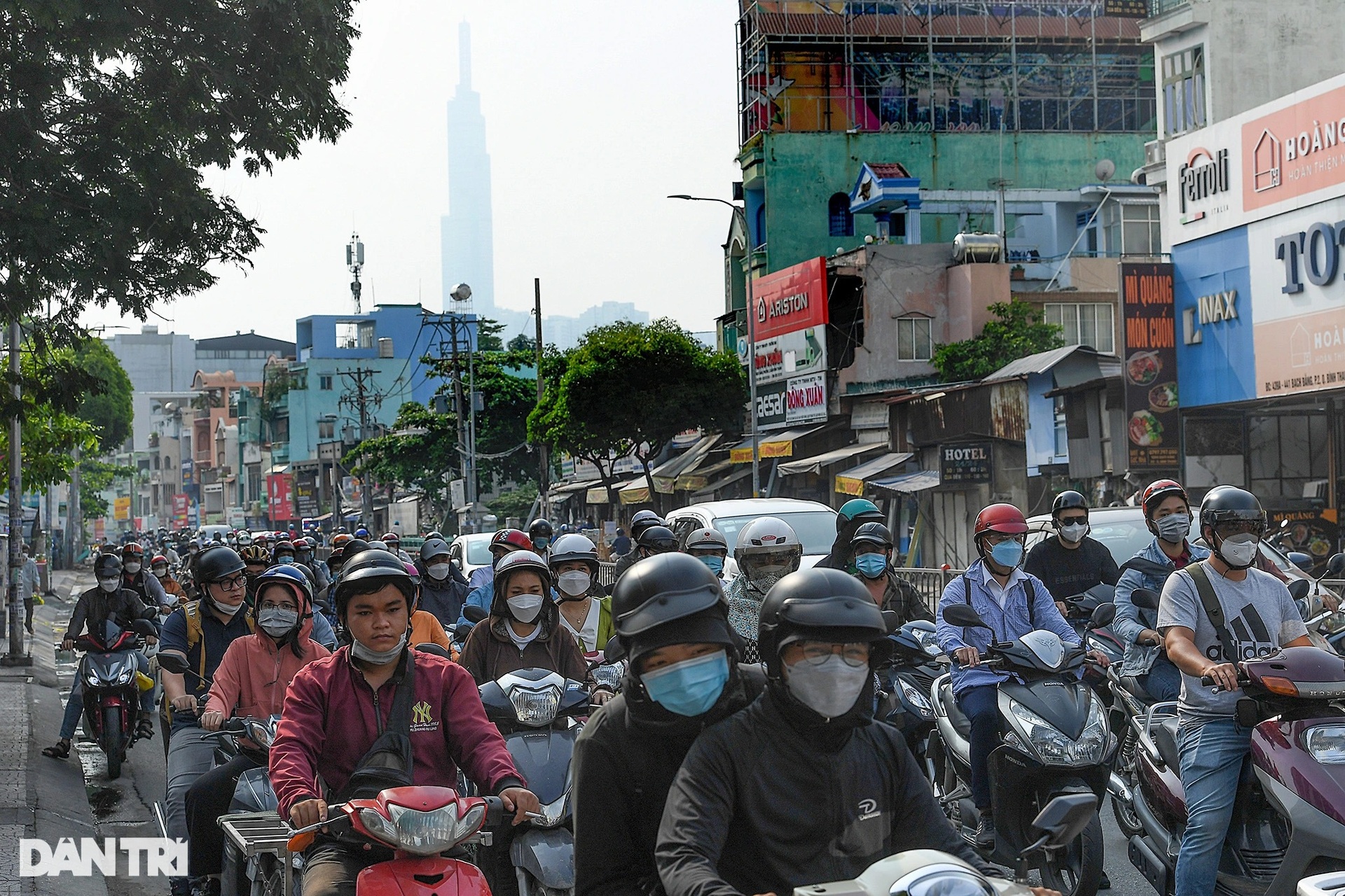 Đường phố TPHCM kẹt cứng ngày đầu người dân trở lại làm việc sau nghỉ lễ - 7 Đường phố TPHCM kẹt cứng ngày đầu người dân trở lại làm việc sau nghỉ lễ - 7