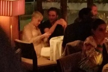 Robert Pattinson thân thiết với “bạn thân” Katy Perry