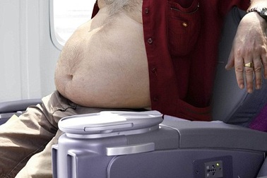 Du khách đòi hãng bay bồi thường gần 300 triệu đồng vì bắt ngồi cạnh... người béo phì