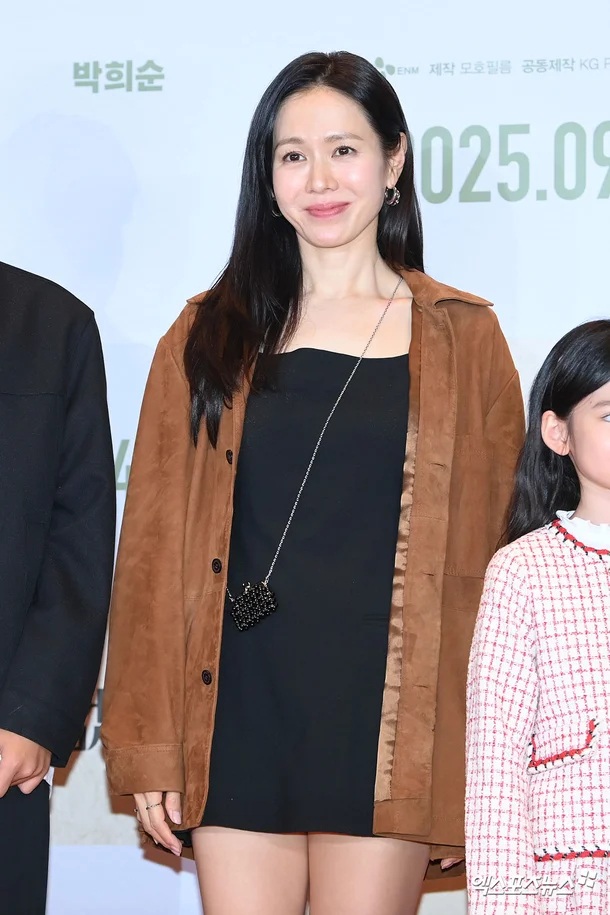 Tài tử Hyun Bin bảnh bao tới ủng hộ bà xã Son Ye Jin - 2