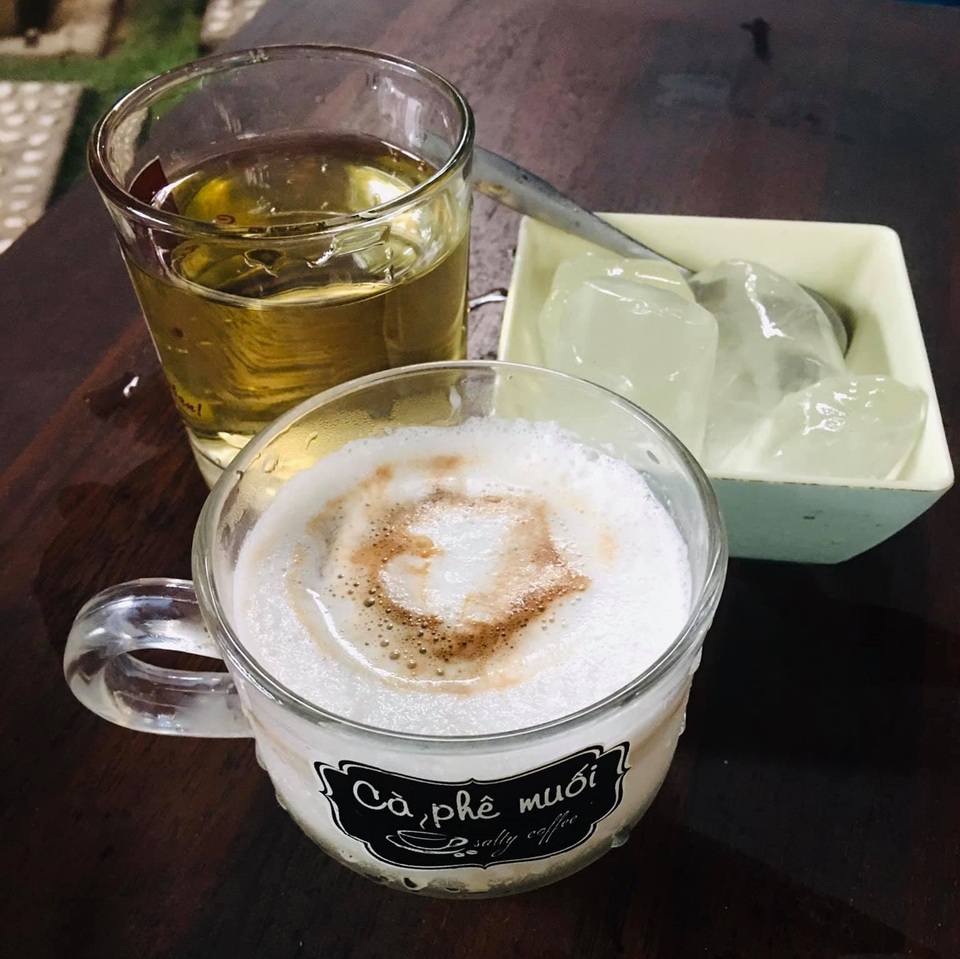 Cà phê muối lạ miệng ở Huế, thực khách muốn thưởng thức phải kiên nhẫn chờ - 2 Cà phê muối lạ miệng ở Huế, thực khách muốn thưởng thức phải kiên nhẫn chờ - 2