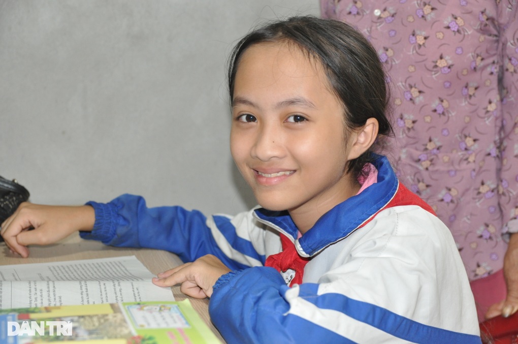 Cuộc sống thay da đổi thịt của cô bé Ngọc Khánh mồ côi cha, mẹ bỏ đi - 5 Cuộc sống thay da đổi thịt của cô bé Ngọc Khánh mồ côi cha, mẹ bỏ đi - 5