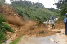 Nhân chứng kể vụ sạt lở núi kinh hoàng, người chạy thục mạng