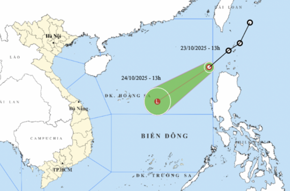 Áp thấp nhiệt đới đi vào Biển Đông, miền Trung có nơi mưa rất to - 1 Áp thấp nhiệt đới đi vào Biển Đông, miền Trung có nơi mưa rất to - 1