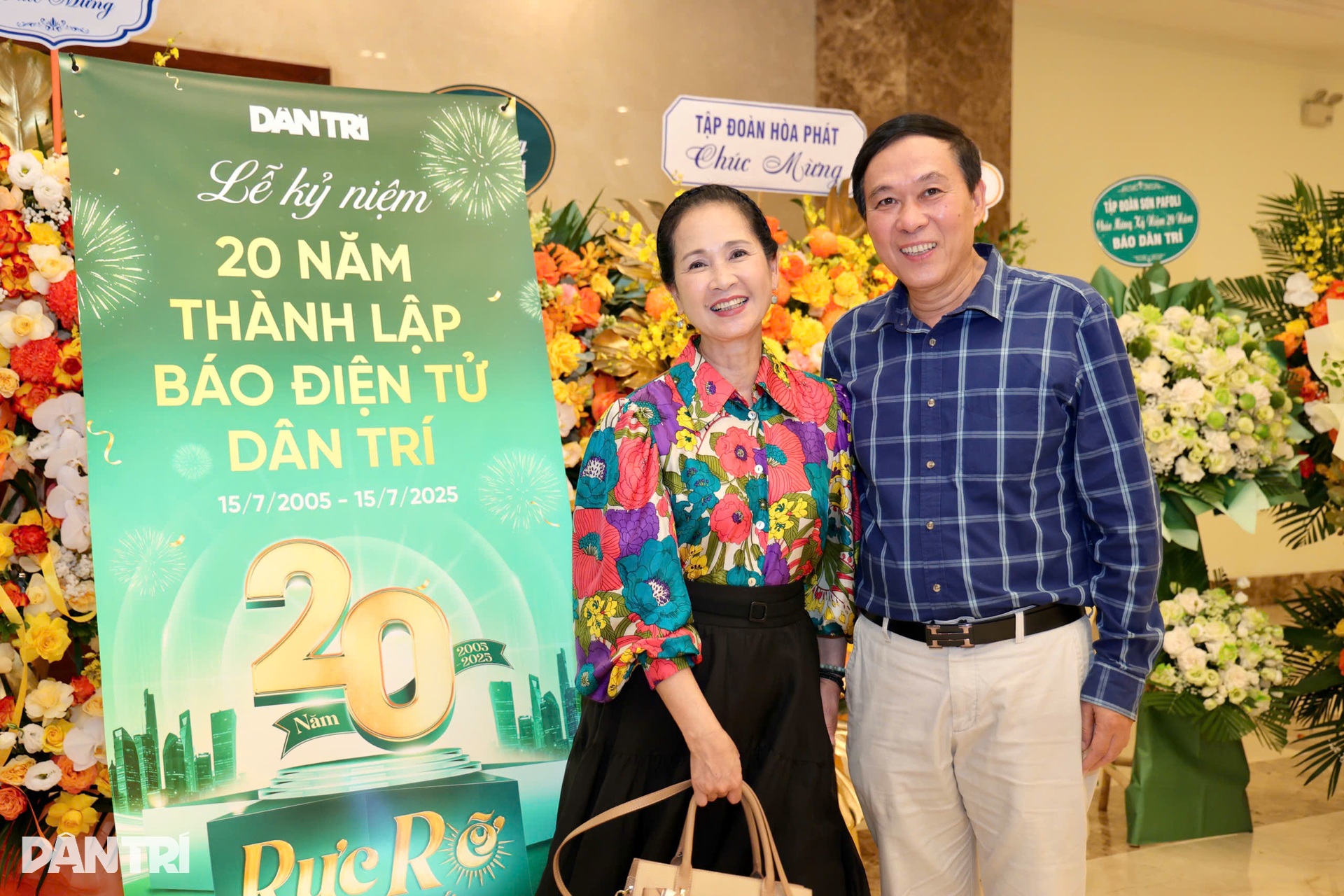 Dàn nghệ sĩ nổi tiếng, gạo cội đến dự Lễ kỷ niệm 20 năm báo Dân trí - 4 Dàn nghệ sĩ nổi tiếng, gạo cội đến dự Lễ kỷ niệm 20 năm báo Dân trí - 4