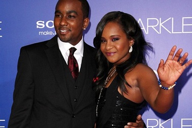 Con gái của Whitney Houston gặp tai nạn giao thông