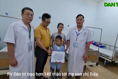 Trao hơn 140 triệu đồng đến mẹ con chị