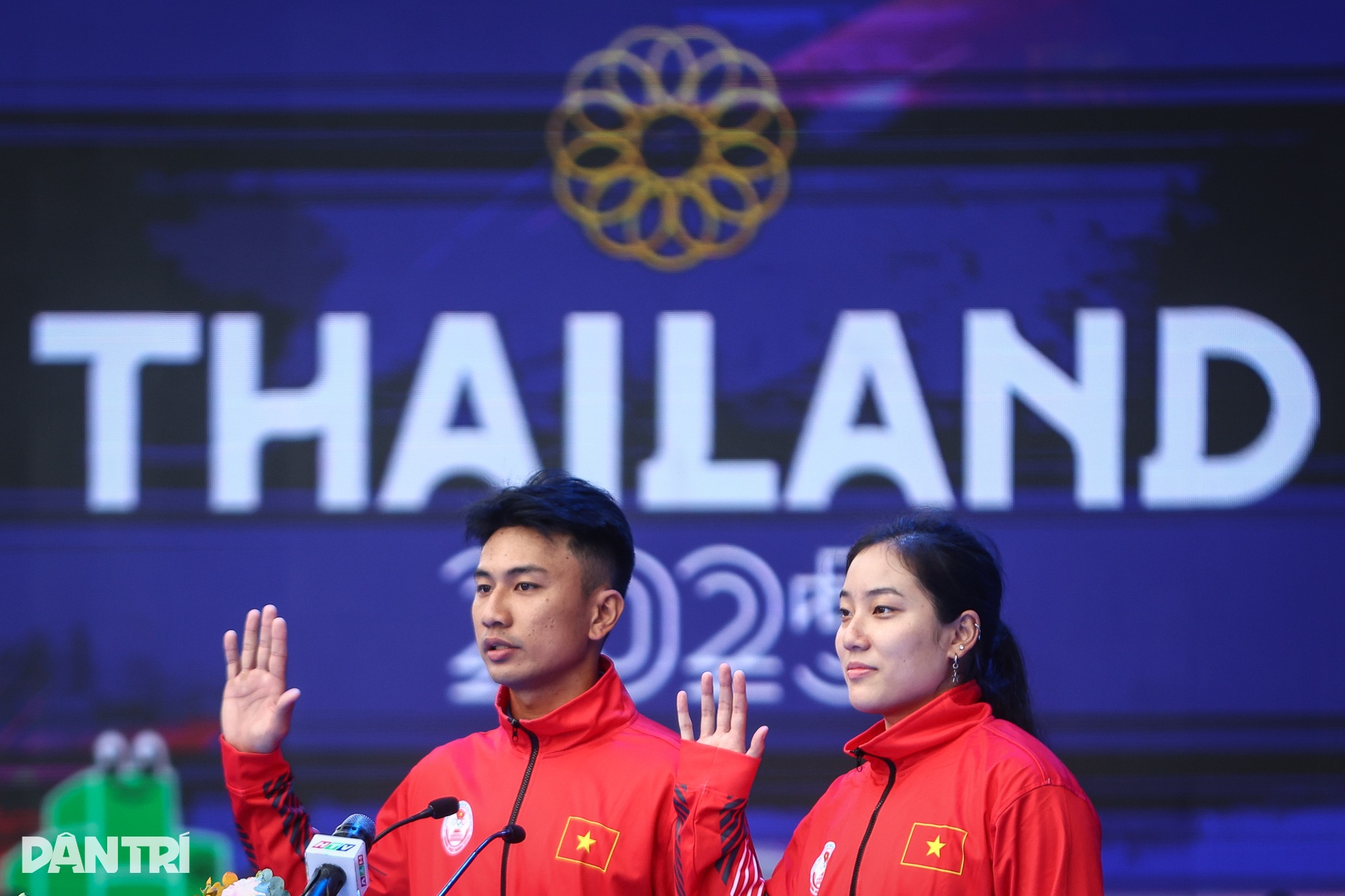 Hàng trăm VĐV hừng hực khí thế lên đường tranh tài SEA Games 33 - 10