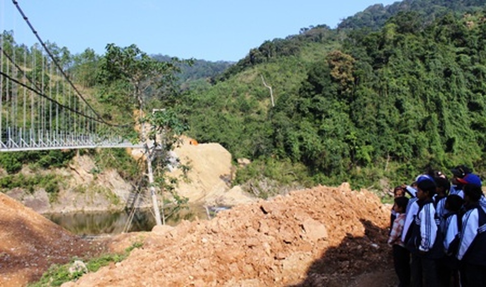 Cuộc sống bất ngờ của bản làng người Khùa bên cây Cầu Dân trí - 4 Cuộc sống bất ngờ của bản làng người Khùa bên cây Cầu Dân trí - 4