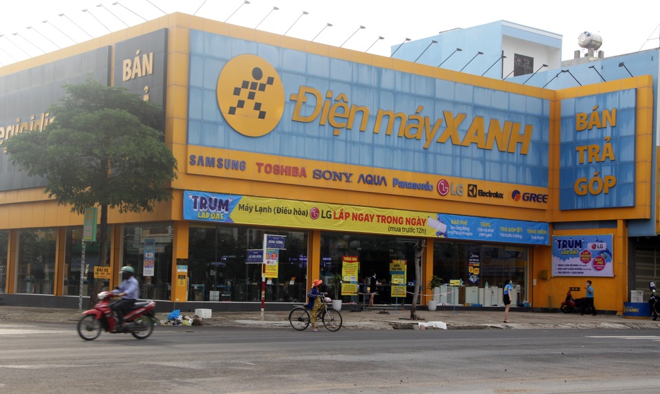 Ngỡ “thoát lệnh cấm”, hàng loạt cửa hàng vội mở cửa kinh doanh - 5 Ngỡ “thoát lệnh cấm”, hàng loạt cửa hàng vội mở cửa kinh doanh - 5