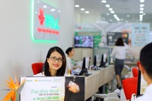 Giá cổ phiếu xuống đáy, vợ sếp VPBank tranh thủ tăng sở hữu tại ngân hàng