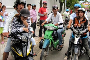 Tóm gọn hai “nữ quái” đi trộm quần áo