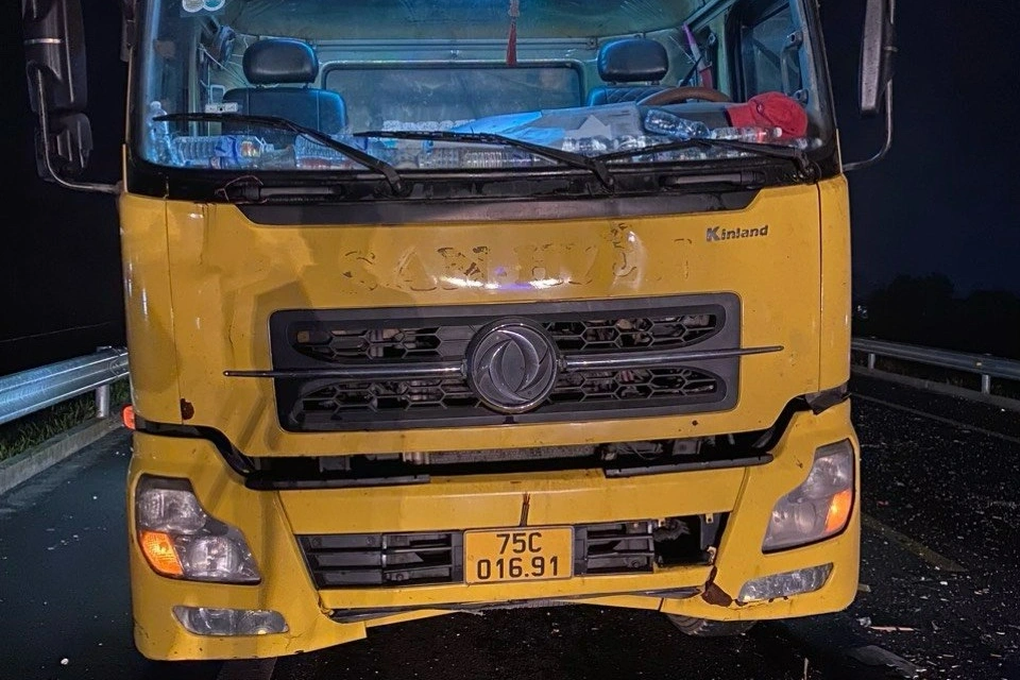 Tai nạn trên cao tốc Cam Lộ - La Sơn, 2 người chết, 7 người bị thương - 3 Tai nạn trên cao tốc Cam Lộ - La Sơn, 2 người chết, 7 người bị thương - 3