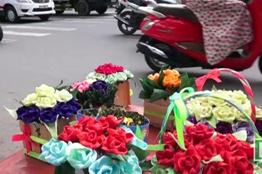Nhộn nhịp hoa tươi ngày phụ nữ Việt Nam
