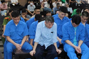 Hà Nội: Hơn 60 người đánh bạc tại câu lạc bộ Lucas Palace lĩnh án