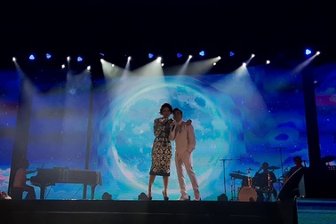 Thu Minh song ca Nhớ Anh với Quang Hà