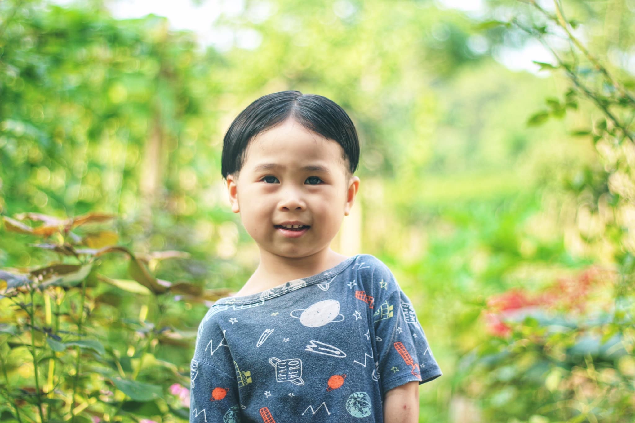 Biểu cảm cực đáng yêu của cô bé 3 tuổi cắt tóc bát úp - 15