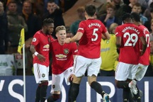 Norwich 1-3 Man Utd: Rashford, Martial cùng đá hỏng 11m