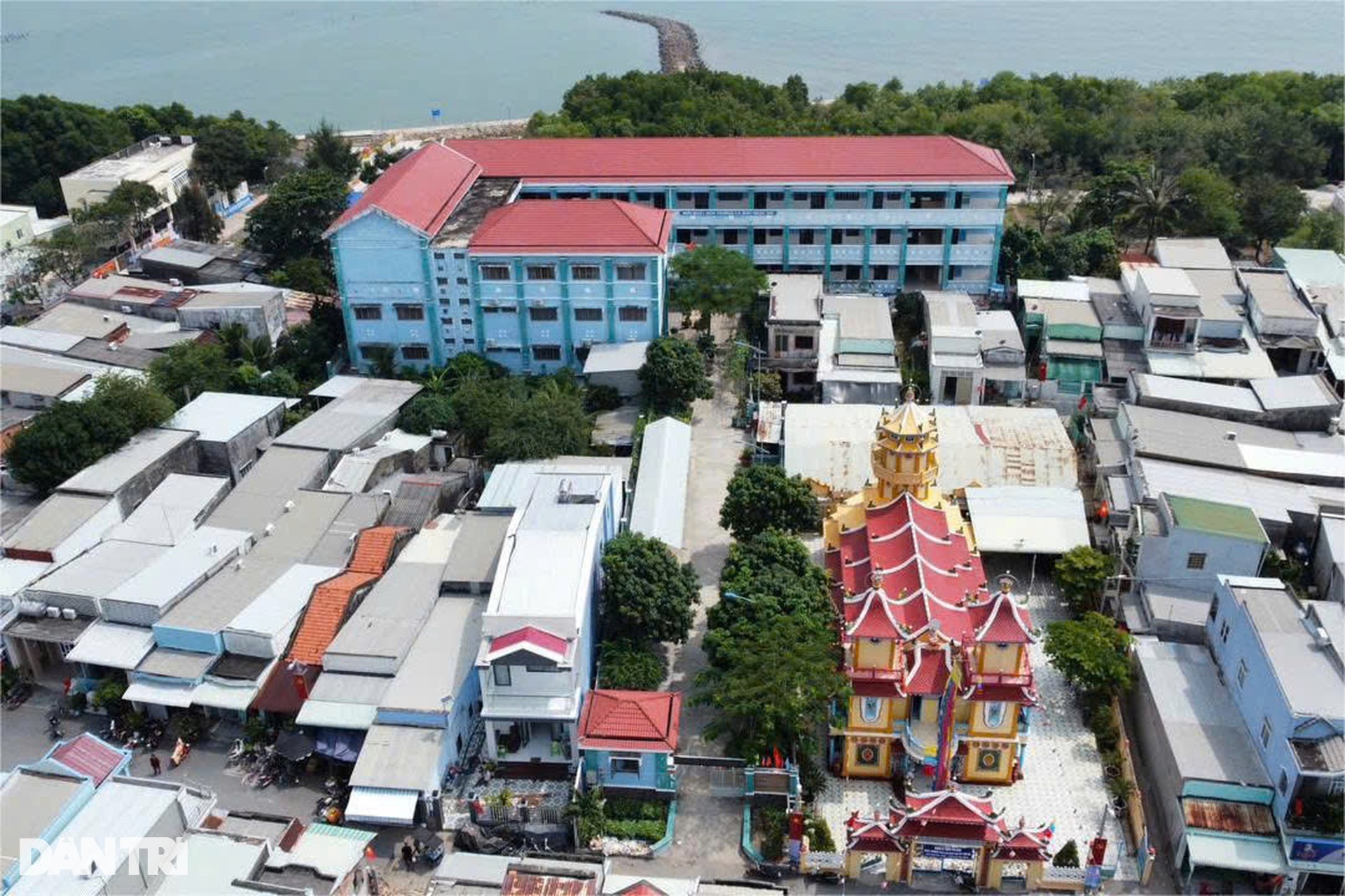Người thầy 19 năm vượt sóng gieo chữ cho học trò ở xã đảo duy nhất TPHCM - 13 Người thầy 19 năm vượt sóng gieo chữ cho học trò ở xã đảo duy nhất TPHCM - 13