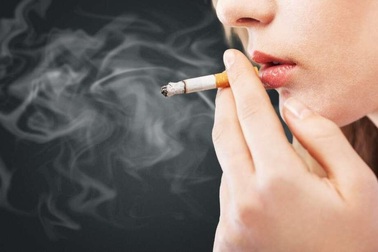 Phụ nữ hút thuốc có thể mắc chứng phình động mạch não tăng gấp 4 lần