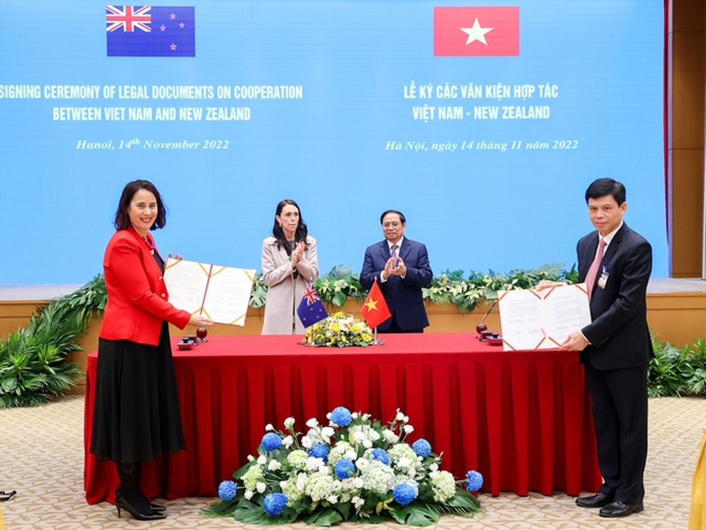 Thủ tướng New Zealand thưởng thức bưởi trong vườn quả Bác Hồ - 6 Thủ tướng New Zealand thưởng thức bưởi trong vườn quả Bác Hồ - 6