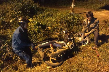 3 xe máy tông nhau, 3 người chết, 2 người bị thương