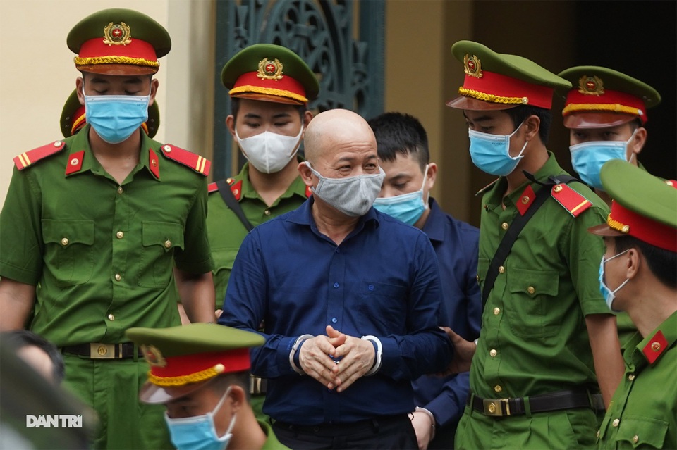 Út trọc sức khỏe yếu, nguy hiểm tính mạng nên không thể dự tòa - 1 Út trọc sức khỏe yếu, nguy hiểm tính mạng nên không thể dự tòa - 1