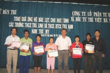 Quà nhân ái đến với học sinh trường Trà Nam và Trà Linh
