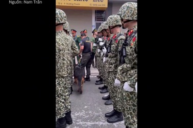 Cán bộ chiến sĩ Bộ Tư lệnh Cảnh vệ làm nhiệm vụ kiểm soát an ninh