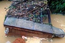 Sập cầu trong đêm, nhiều hộ dân bị cô lập