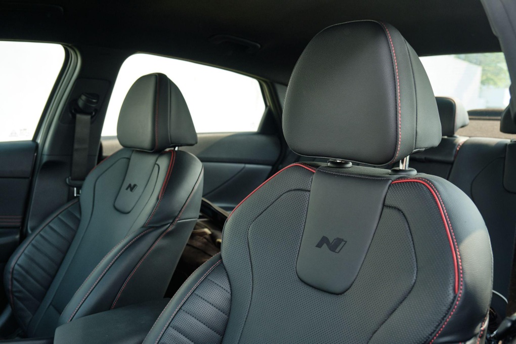 Trải nghiệm chi tiết Hyundai Elantra N-Line 2023: lái thú vị, đủ dính ghế - 22 Trải nghiệm chi tiết Hyundai Elantra N-Line 2023: lái thú vị, đủ dính ghế - 22