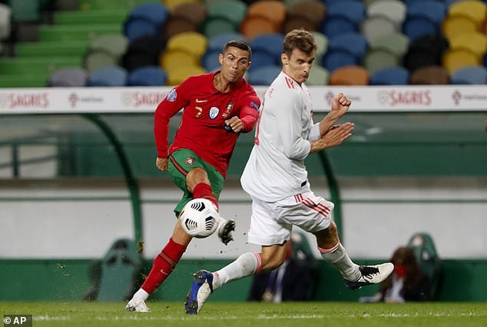 C.Ronaldo nhạt nhòa, Tây Ban Nha bất phân thắng bại với Bồ Đào Nha - 3 C.Ronaldo nhạt nhòa, Tây Ban Nha bất phân thắng bại với Bồ Đào Nha - 3
