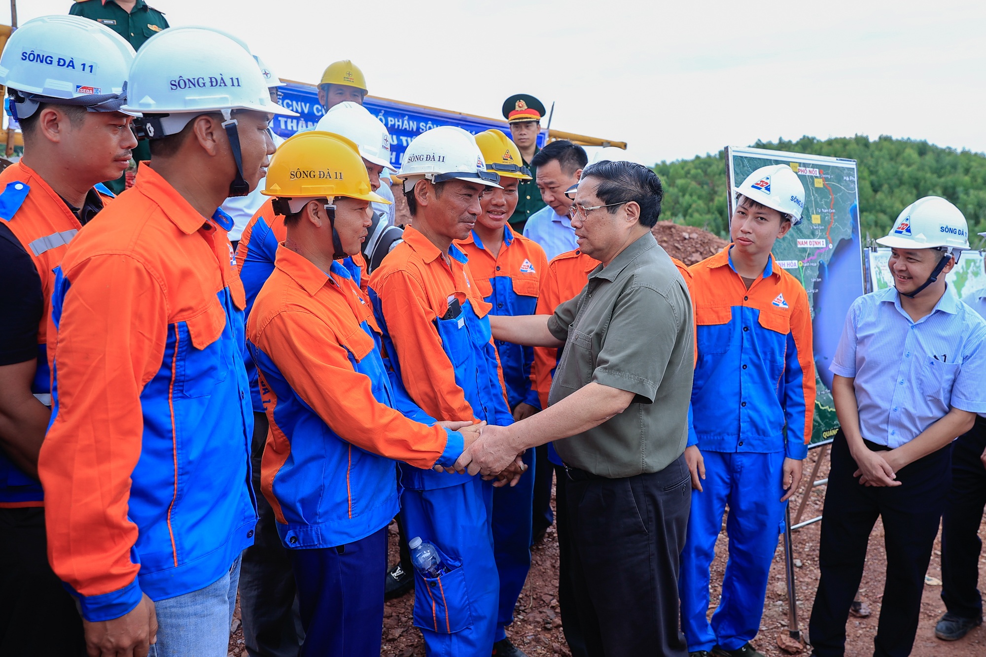 500kV line circuit 3: Large-scale project, lightning-fast construction - 1 Đường dây 500kV mạch 3: Công trình khối lượng lớn, thi công thần tốc - 1