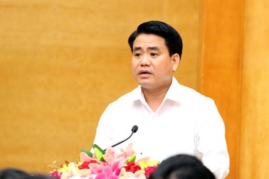 Chủ tịch Hà Nội cam kết “cắt ngọn” nhà 8B Lê Trực xong trong tháng 10