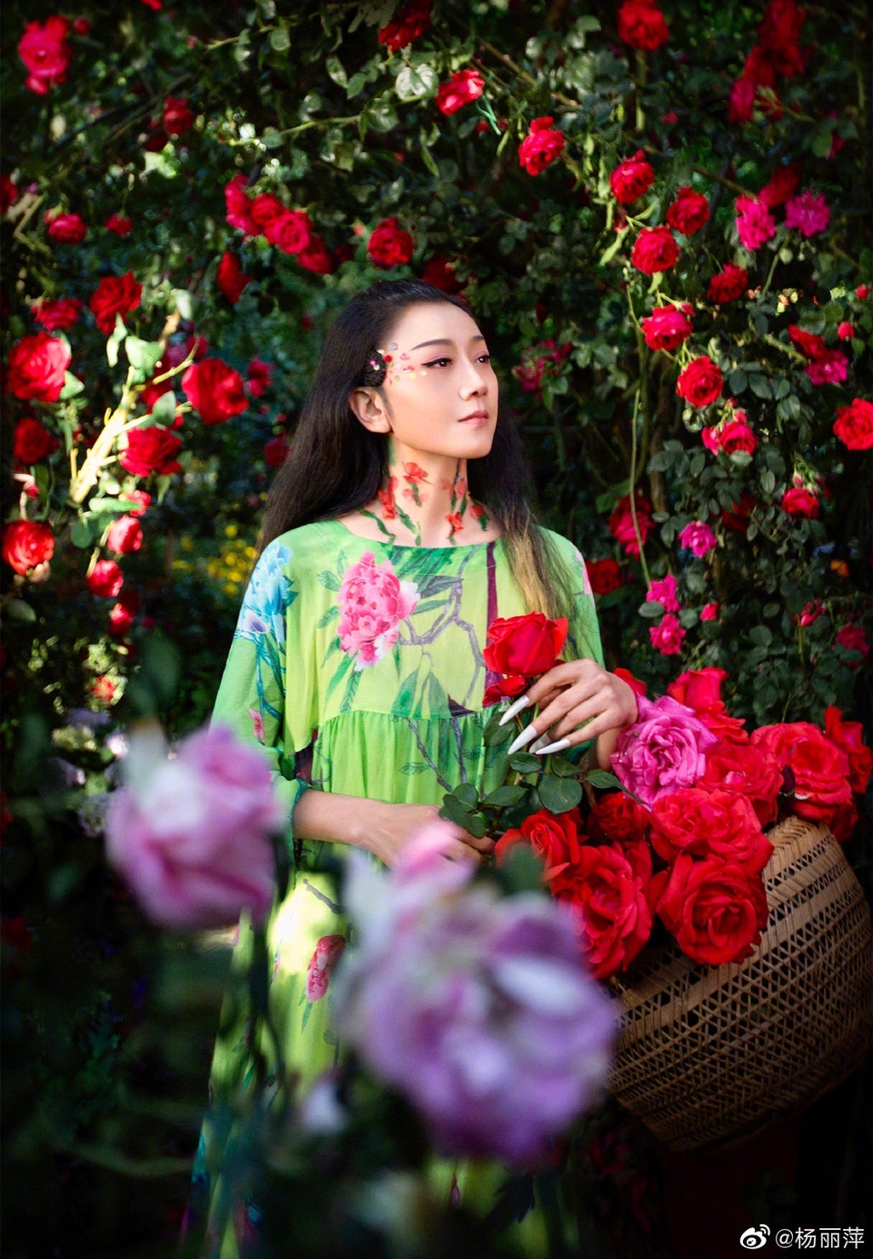 Nữ nghệ sĩ 20 năm không ăn cơm để giữ dáng, không sinh nở để làm nghệ thuật - 12 Nữ nghệ sĩ 20 năm không ăn cơm để giữ dáng, không sinh nở để làm nghệ thuật - 12