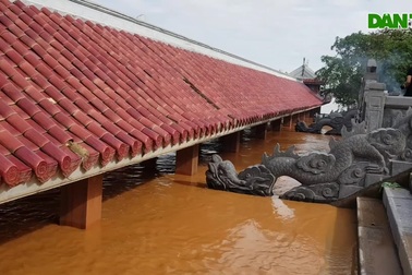 Vùng đồng bằng không mưa, nước lũ vẫn dâng cao