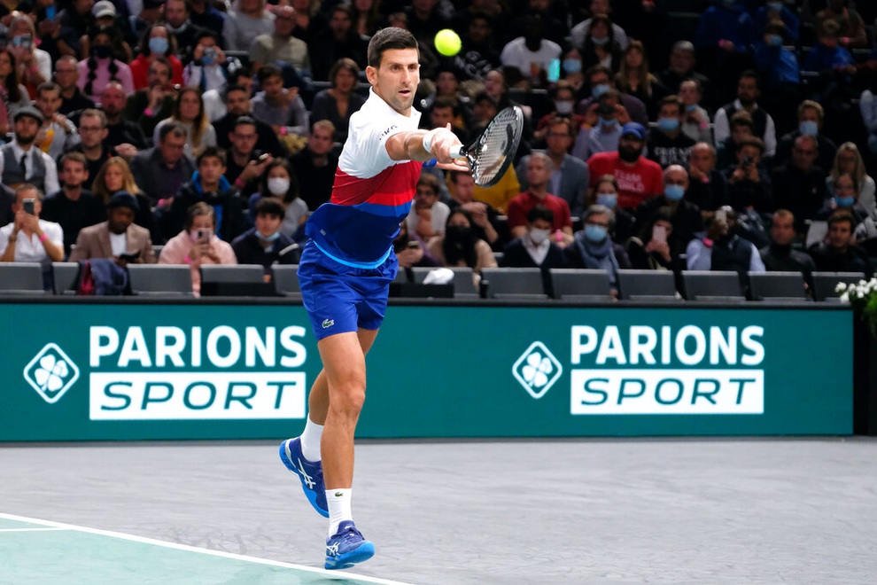 Novak Djokovic mất hơn hai tiếng để vượt qua vòng đầu Paris Masters - 1 Novak Djokovic mất hơn hai tiếng để vượt qua vòng đầu Paris Masters - 1